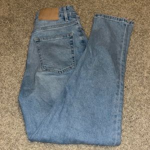 Ligh Wash Staight Leg Jeans